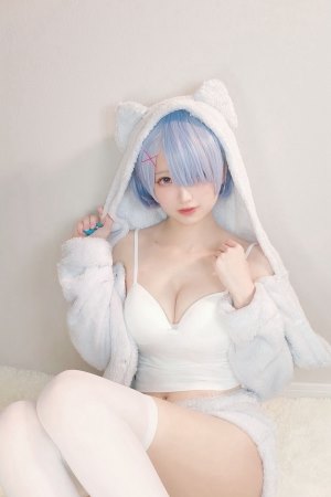 桜桃喵可爱白丝袜写真集cosplay大尺度高清落体美女-ACG次元喵-动漫游戏资源网