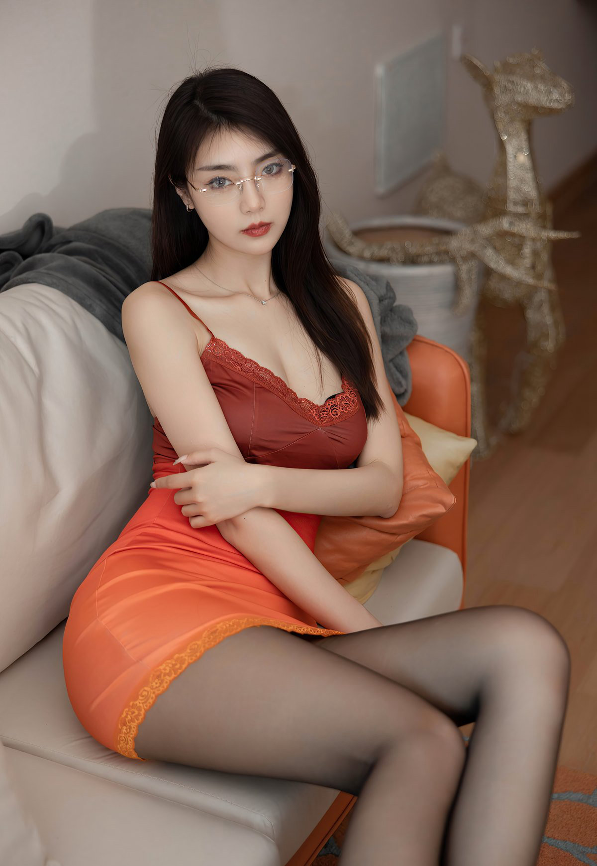 诱惑女老师闫盼盼无圣光脱美女衣服无遮挡动态图