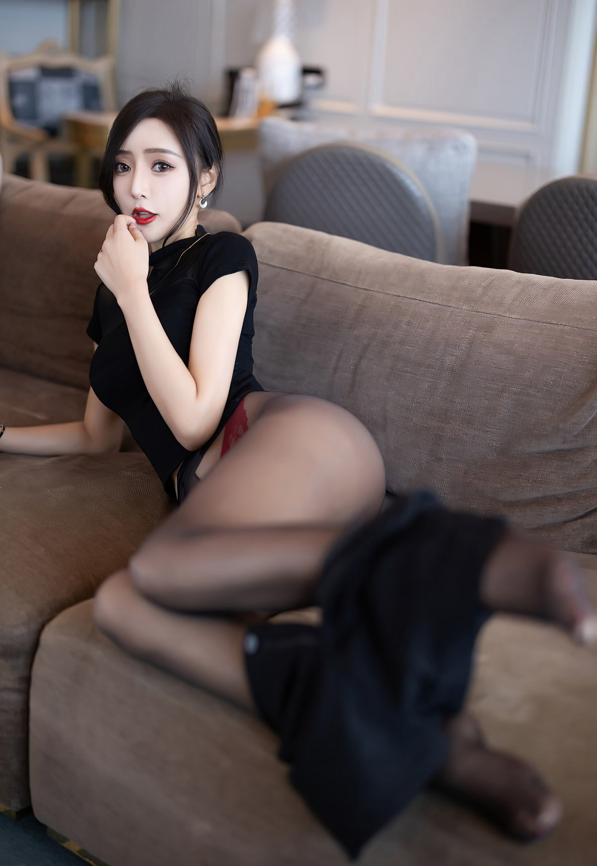 黑丝吊袜王曦瑶黑丝美女诱惑制服装套裙诱惑女秘书