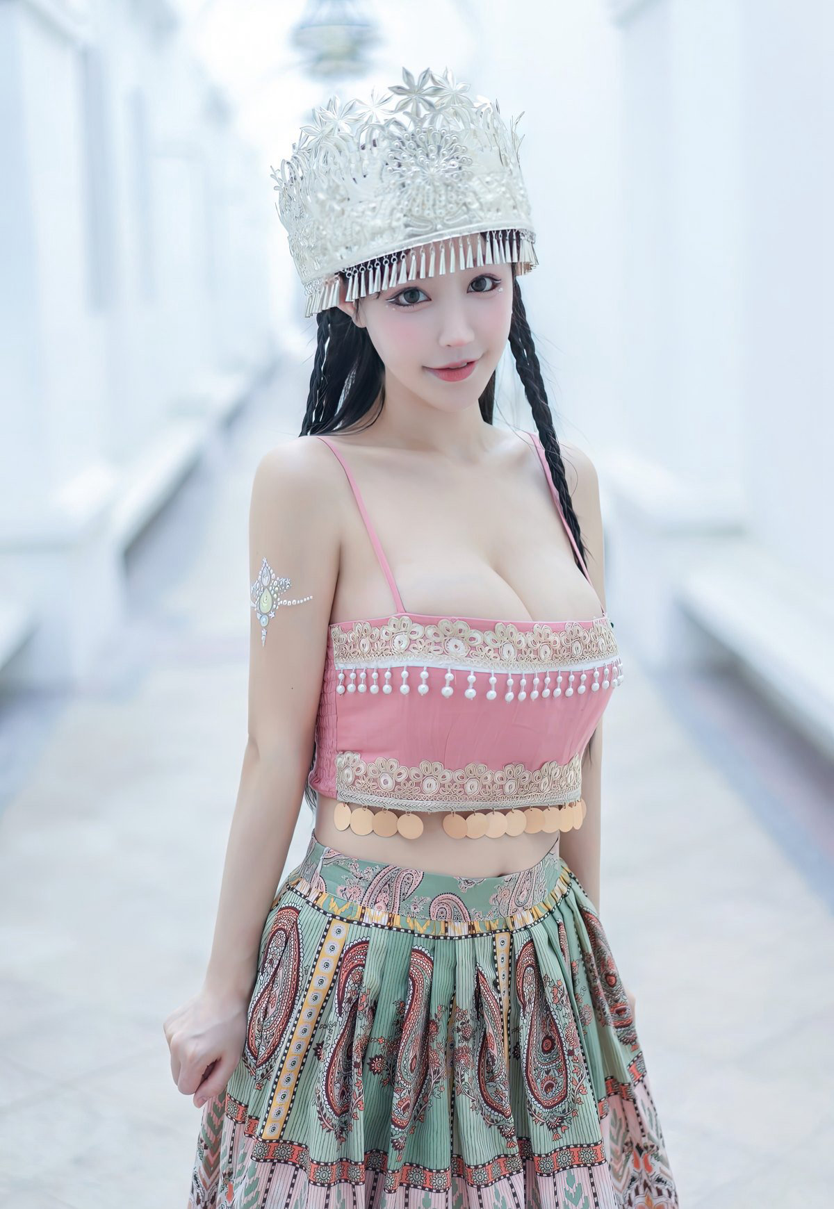 极品美女大图mm131丰满美女办公室秘书制服