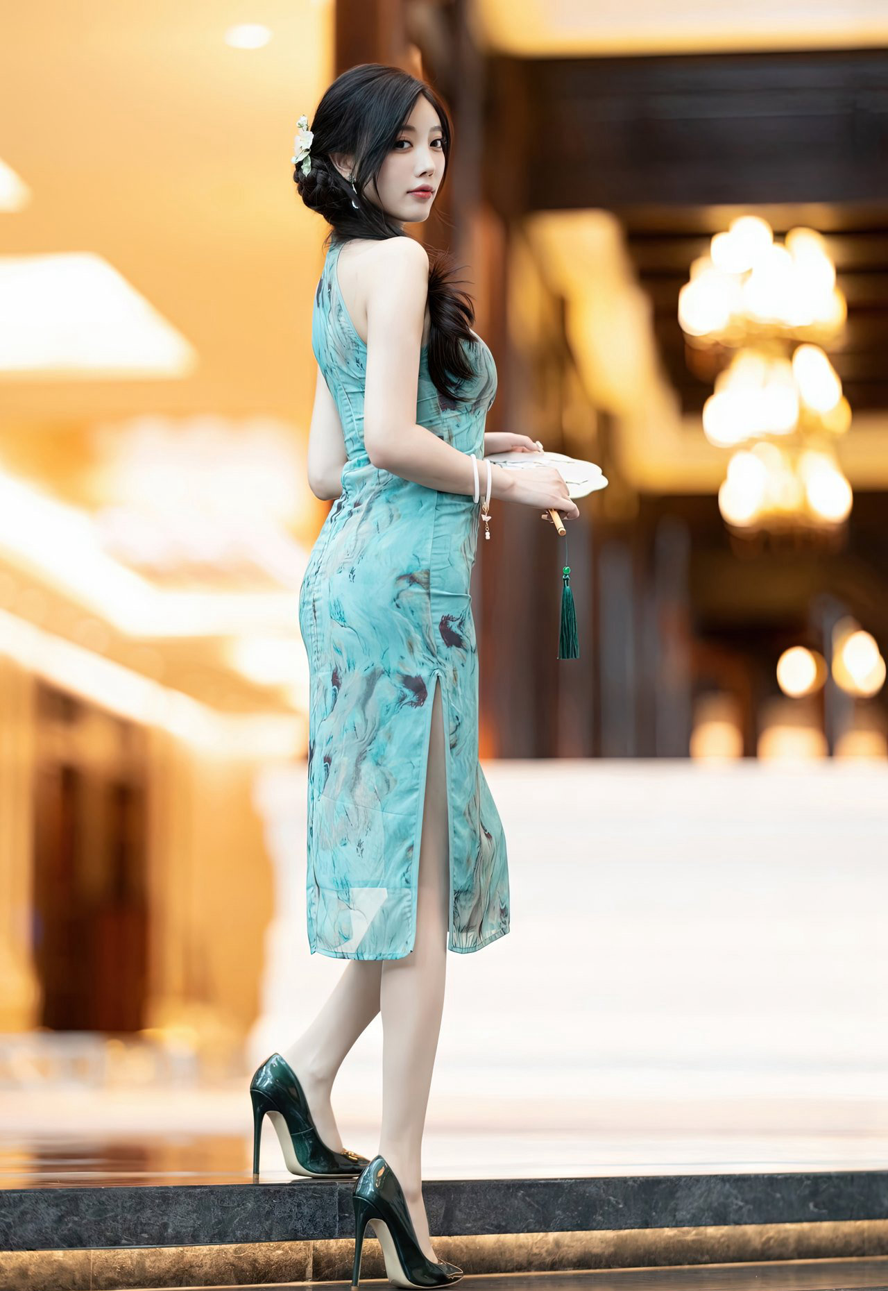 杨晨晨亚洲清纯唯美诱人身材穿旗袍美女翘臀内疯狂