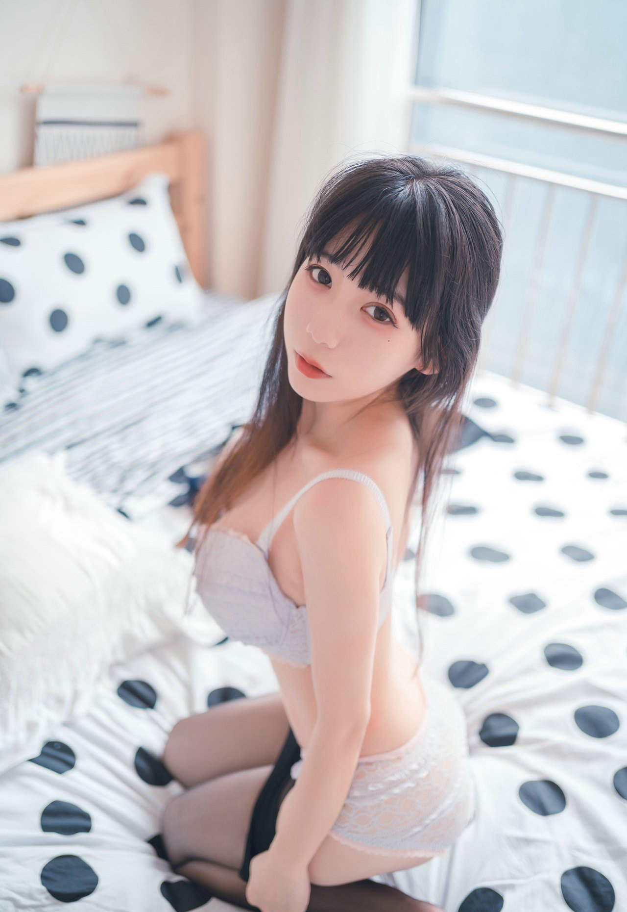 微胖学生装黑丝美女丰满大胸COSPLAY超污大尺度套图
