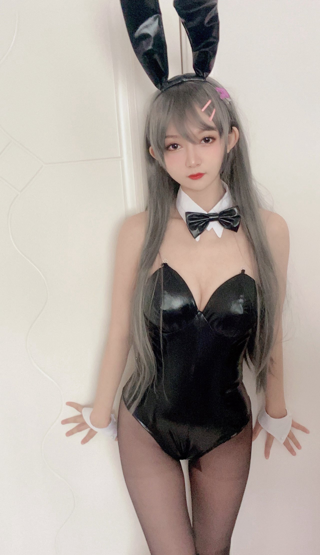 大尺度cos黑丝美腿兔女郎美女二次元大胸妹子