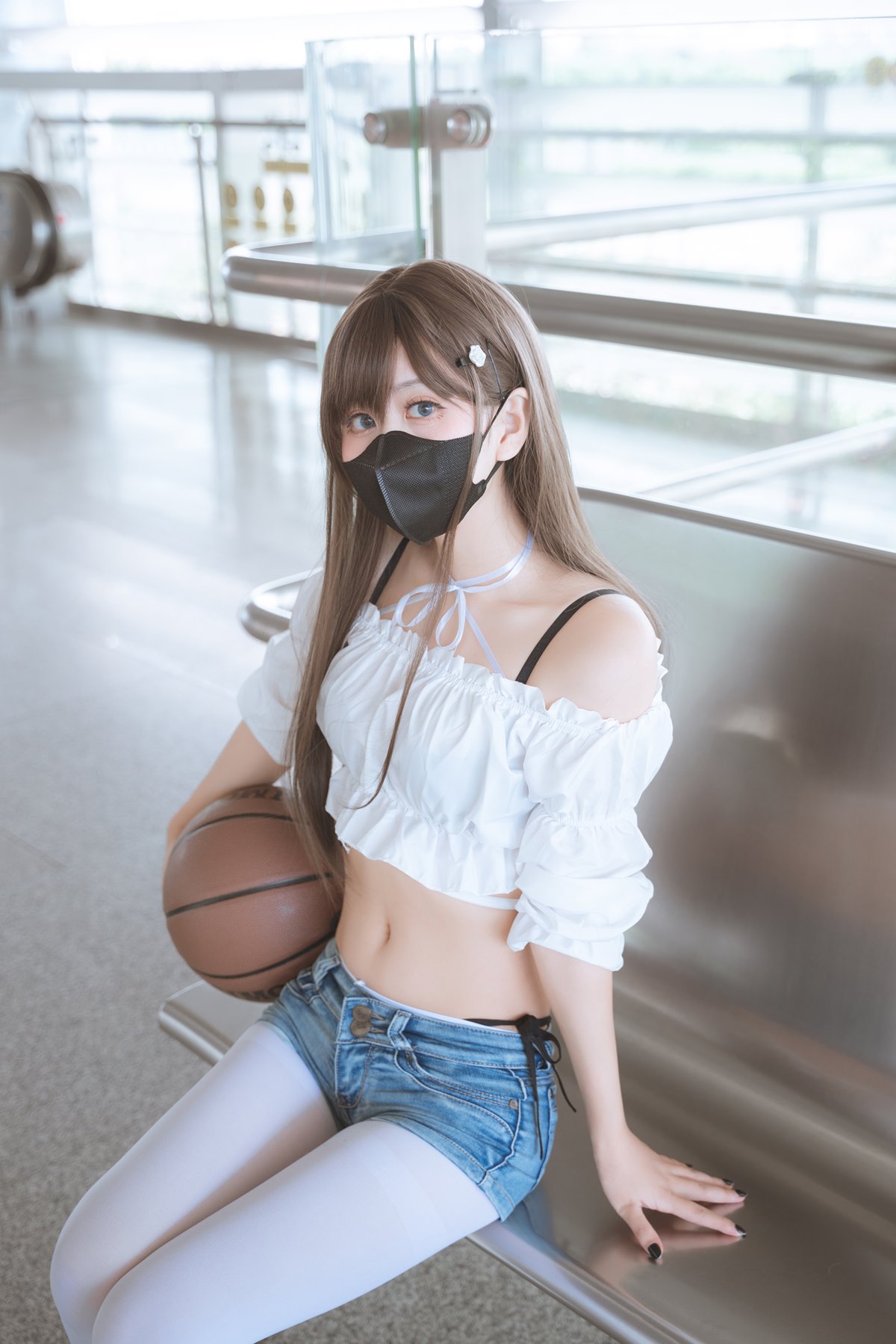 白丝JK牛仔裤丰满大臀性感细腰都市激情第一页