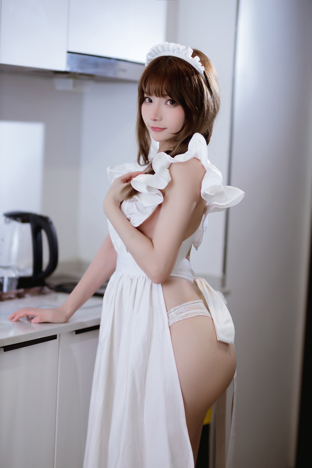是三不是世w性感厨娘丁字裤丰满大胸校园春色撩人