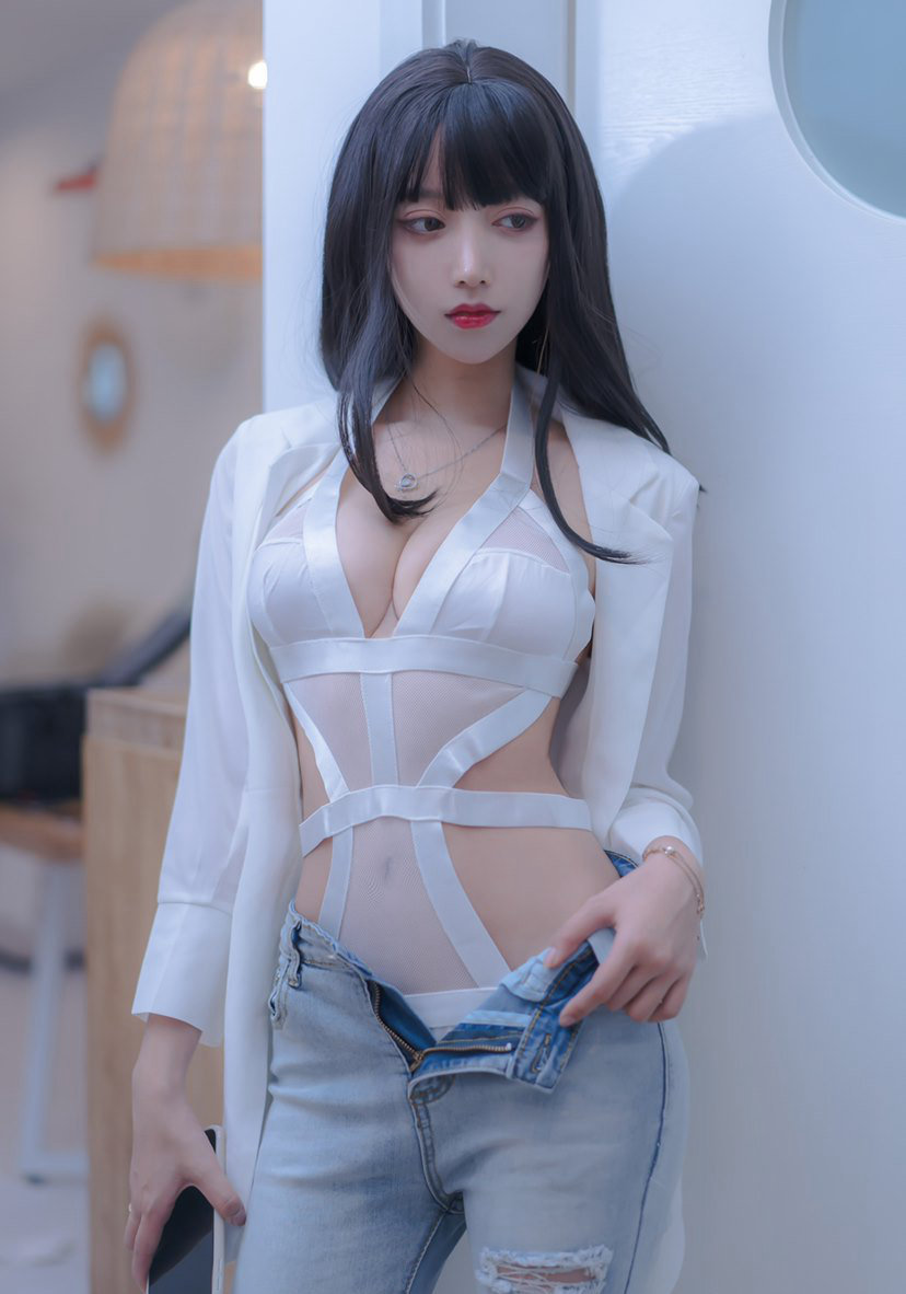 极度丰满大尺度超污美女过期米线线美女私密写真集
