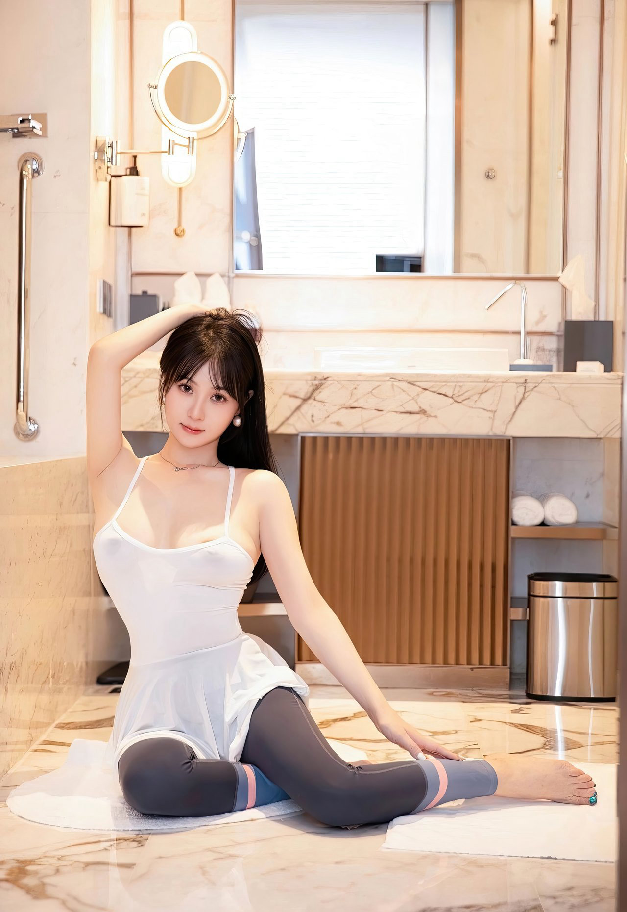 白嫩丰满美女健身后洗浴湿身沐浴情趣内衣写真